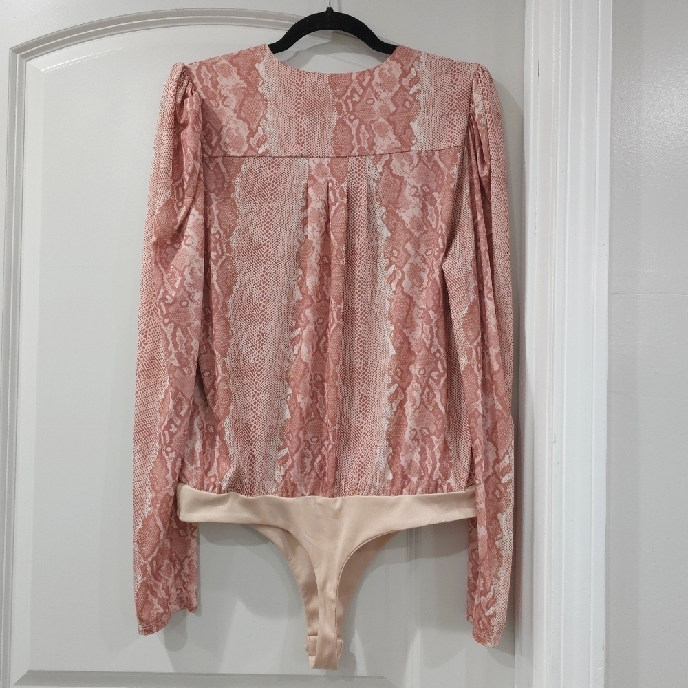 AFRM Long Sleeve V-Neck Blush Pink Snake Print Thong Bodysuit, Button Front, XL - Picture 8 of 14